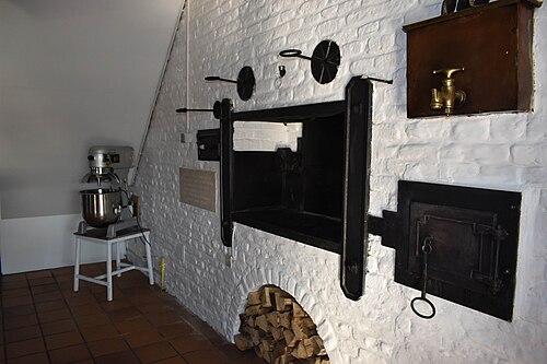 File:Bakery oven.jpg